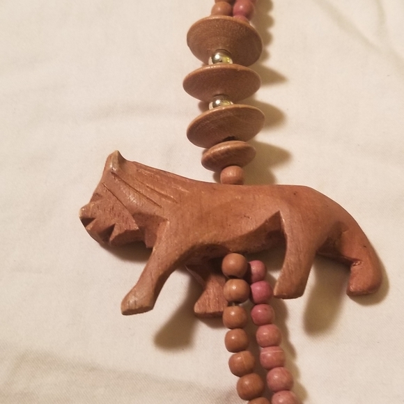 🖤 Animal Wooden Necklace - Picture 5 of 5